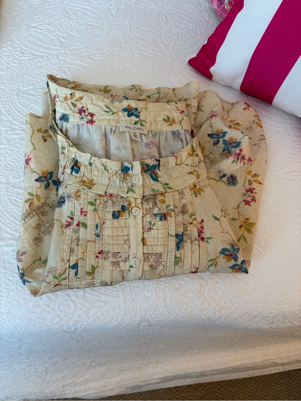 Beautiful new blouse from Anthropologie - Picture 5 of 6